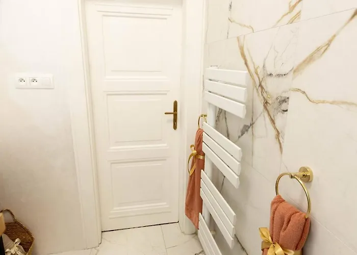 New, Stylish And Spacious 公寓 *